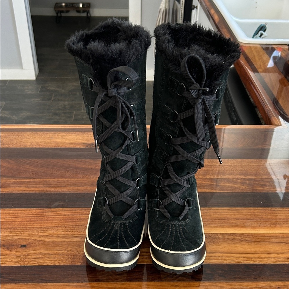Sorel Black Fur-Trimmed Winter Boots